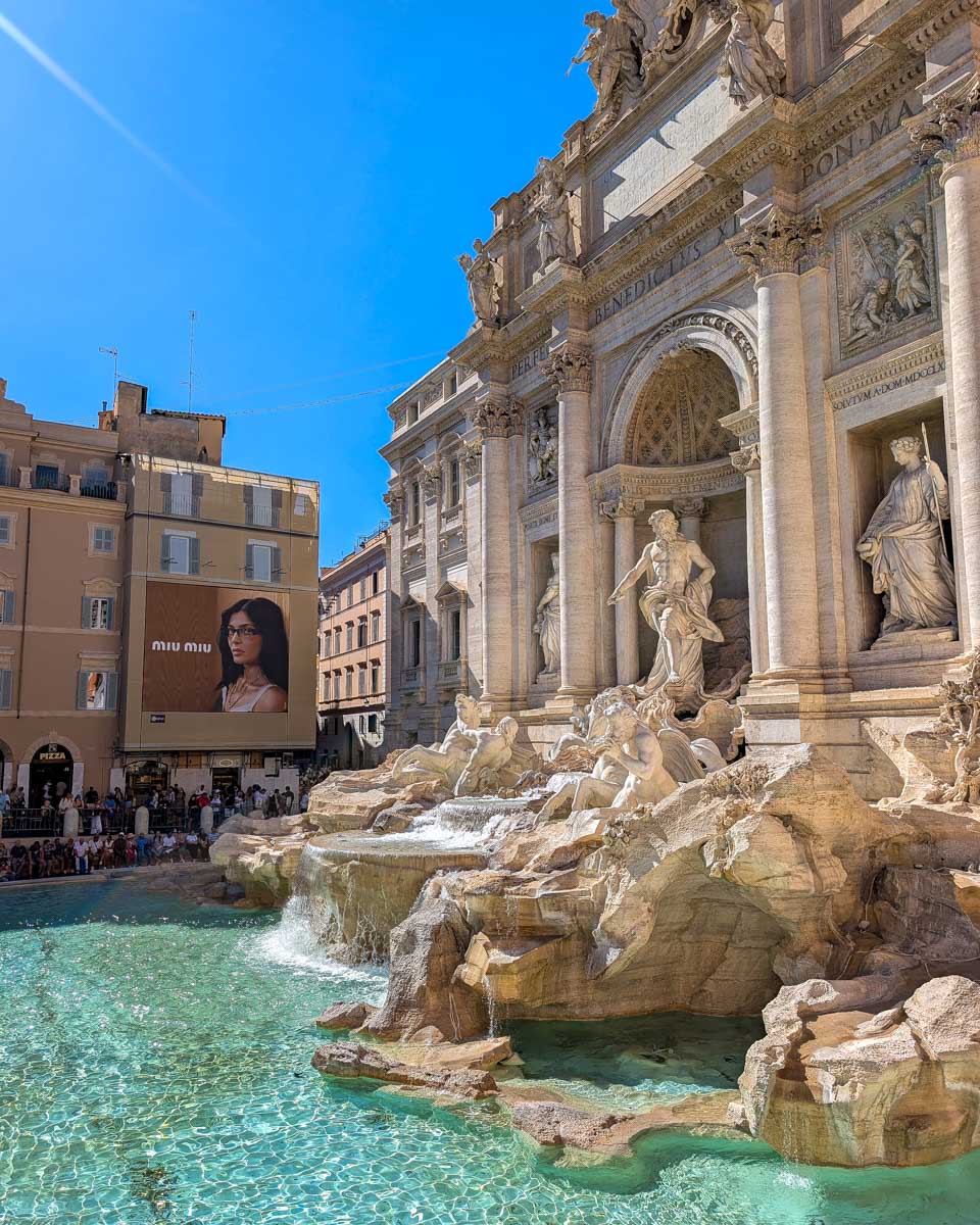 Looking at the Trevi Fountain in Rome Italy (3)