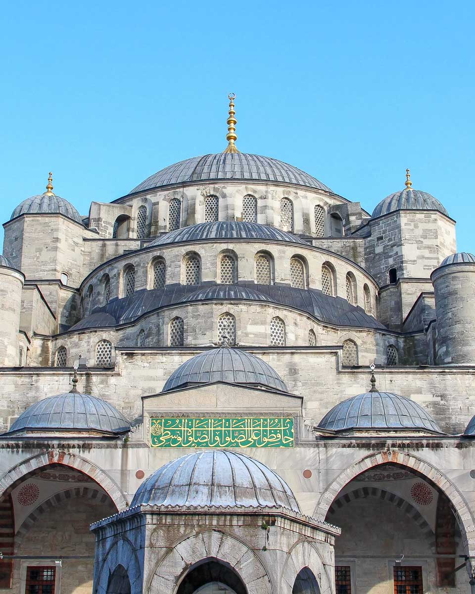The-famous-Blue-Mosque-Istanbul-Turkey