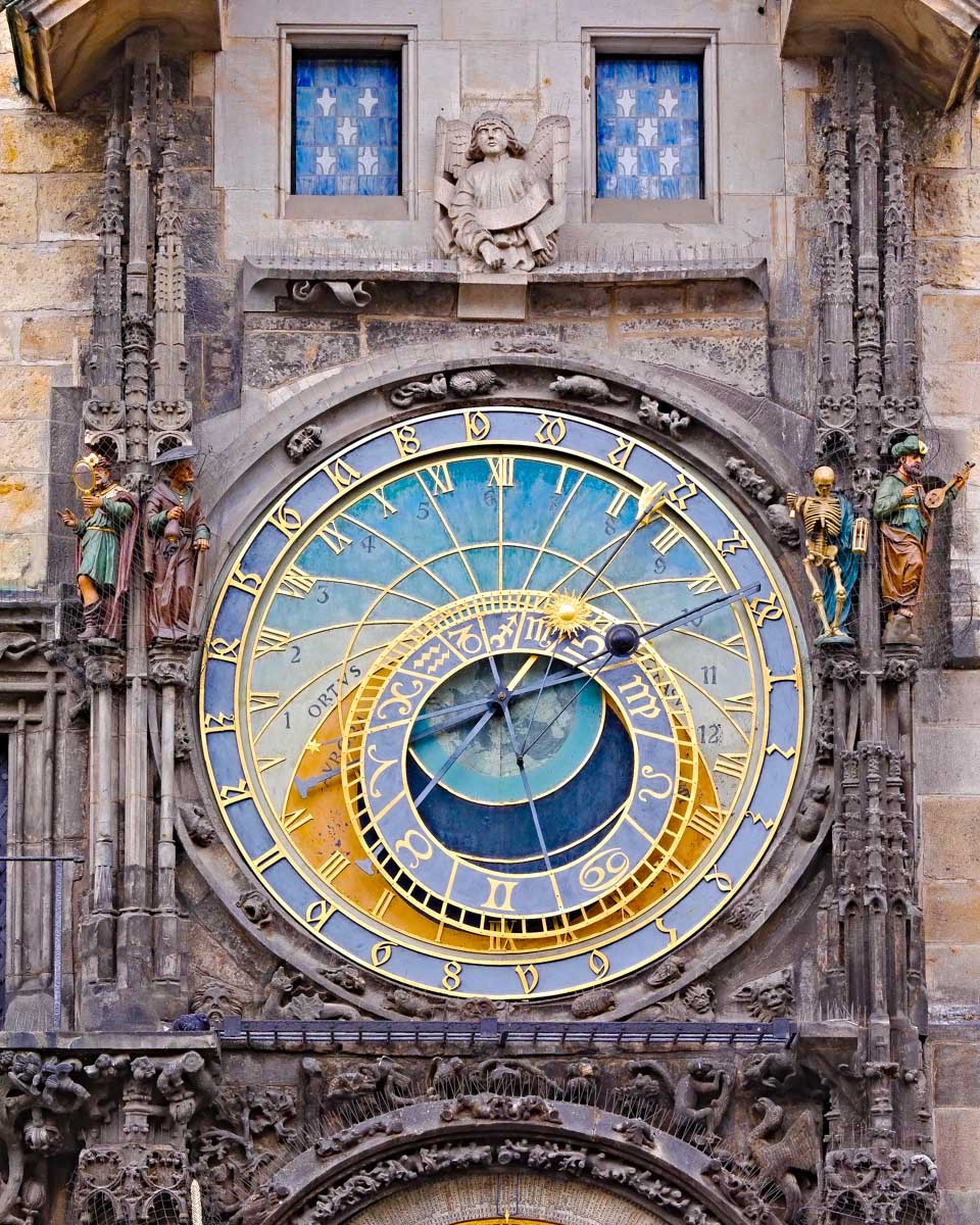astronomical-clock-show-in-Prague-Czech-Republic
