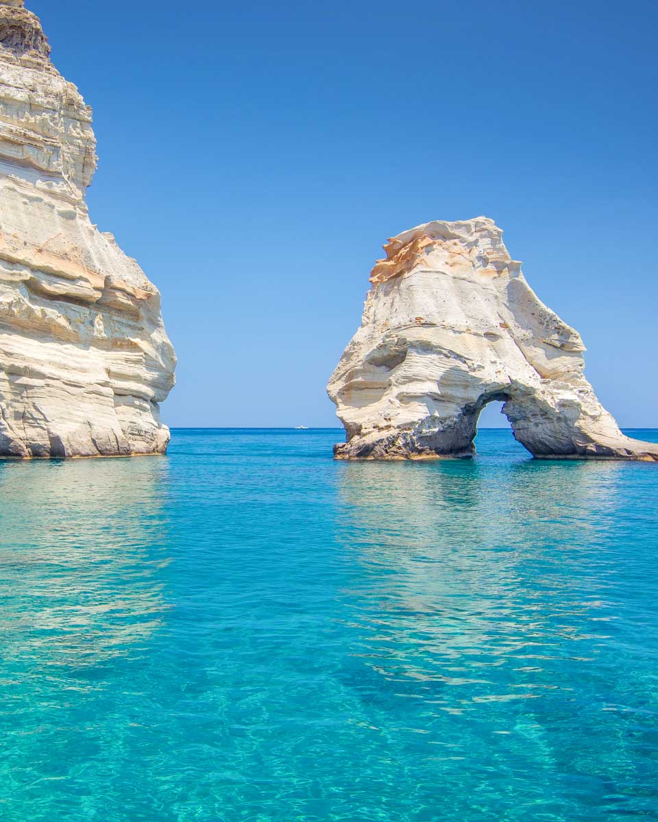 Kleftiko-sea-caves-seen-on-a-cruise-boat-tour-from-Milos-Greece
