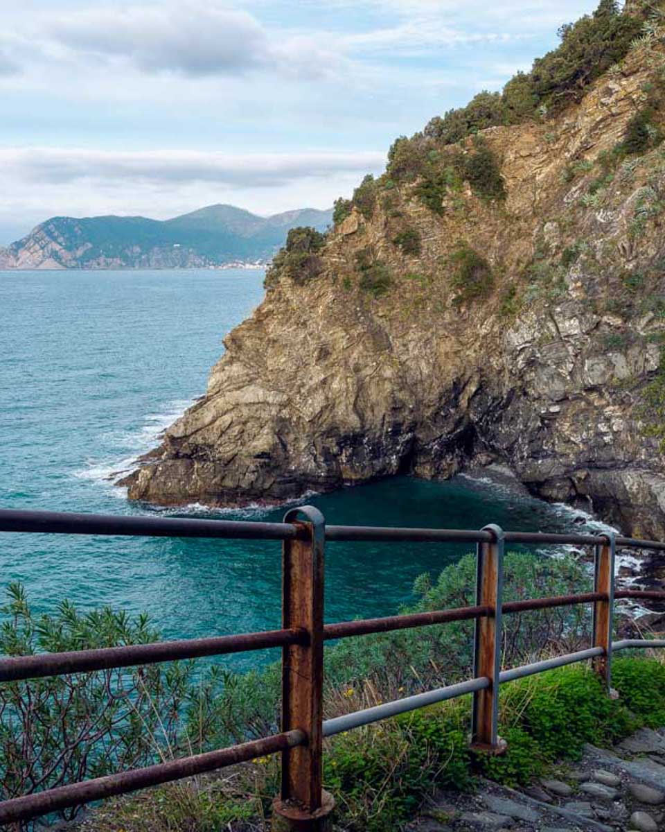 Ligurian-coast-seen-on-a-hike-in-Cinque-Terre-National-Park-Italy-1