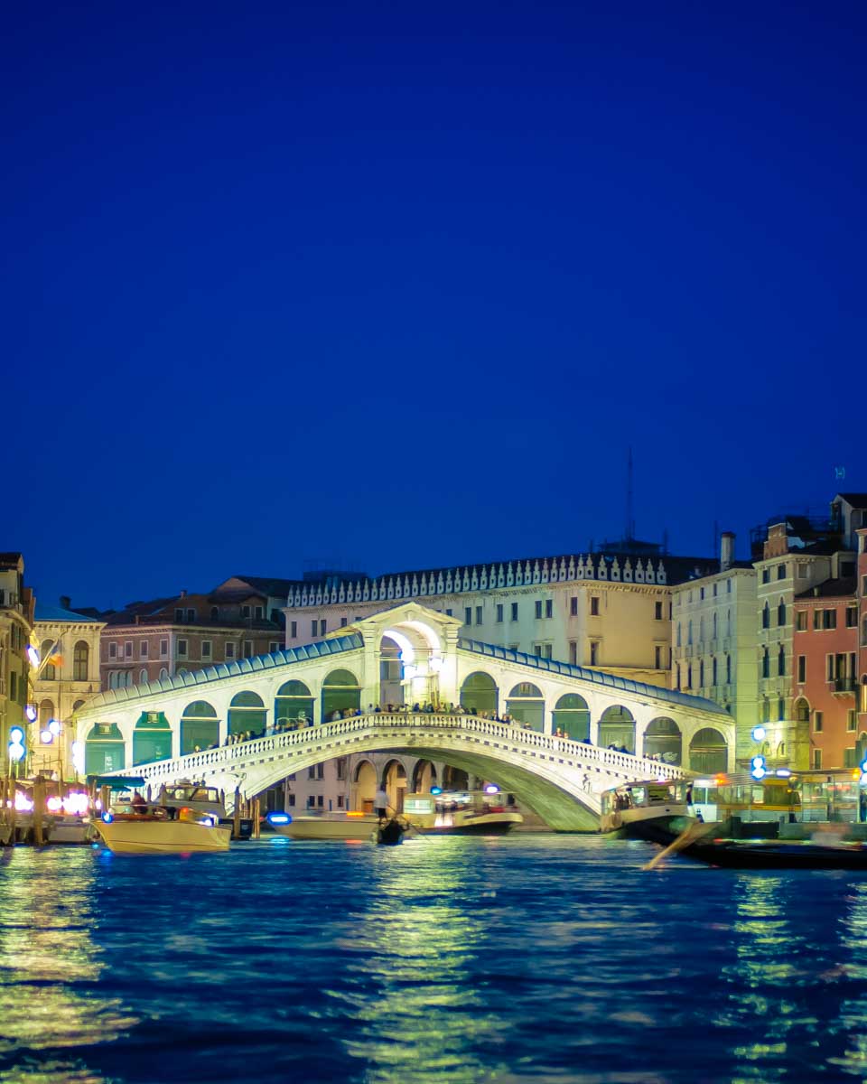 Rialto-Bridge-in-Venice-Italy-during-a-night-gondola-ride-on-the-canal
