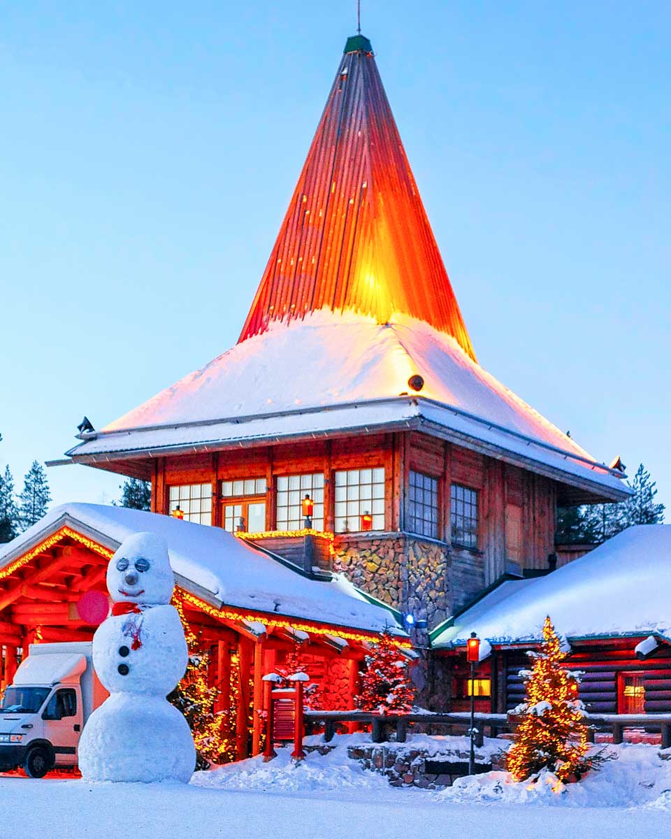 Snowman-Santa-Office-Santa-Village-Rovaniemi-Finland