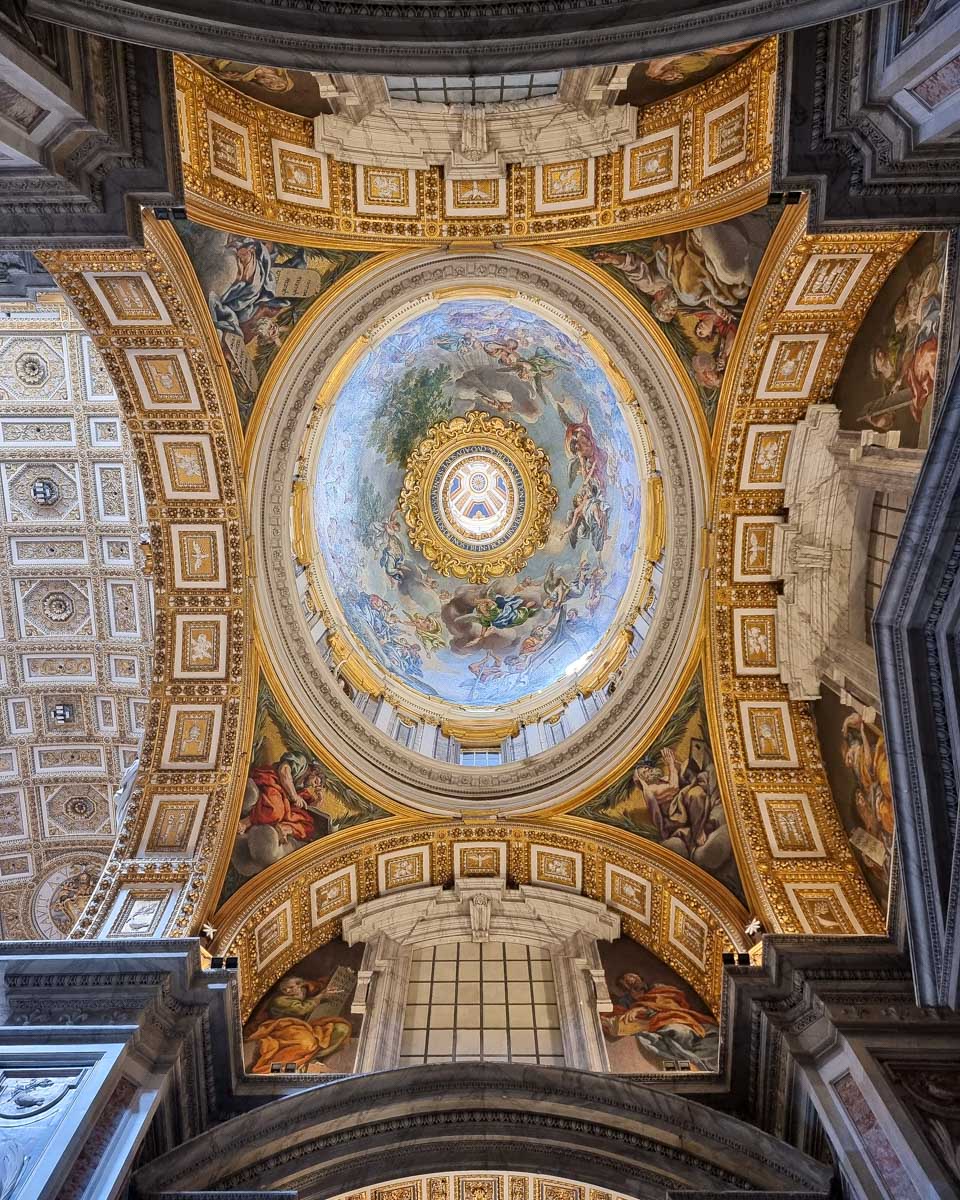 St.-Peters-Basilica-in-the-Vatican-Italy-Rome-4