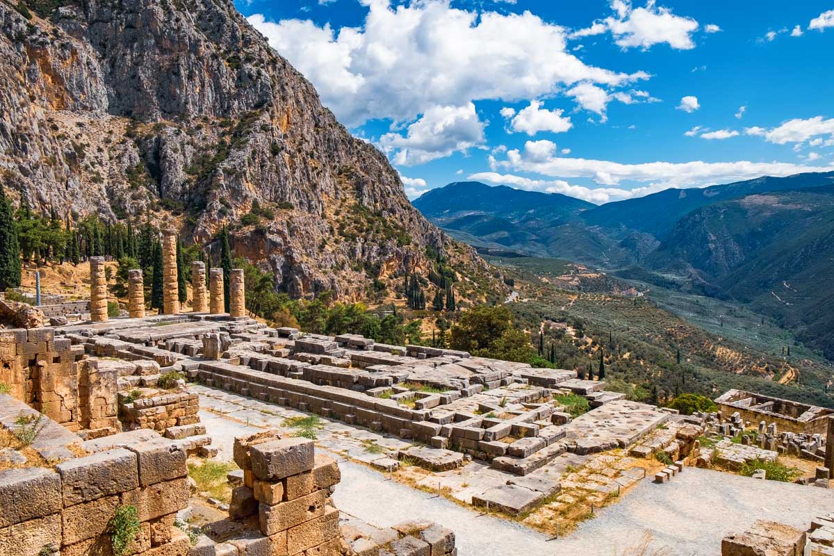 The-Temple-of-Apollo-in-Delphi-seen-on-a-tour-from-Athens