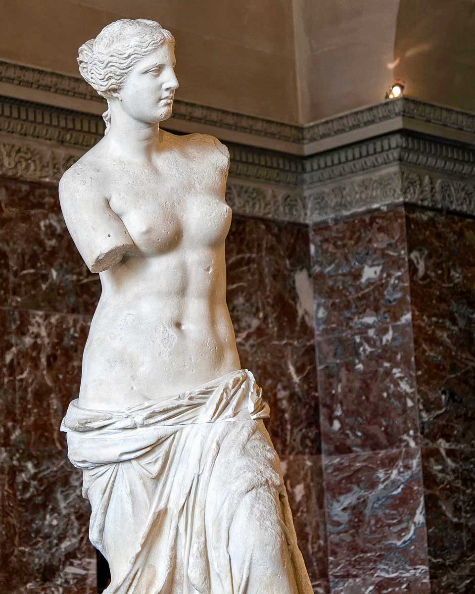 Venus-de-Milo-at-the-Louvre-Museum-in-Paris-France
