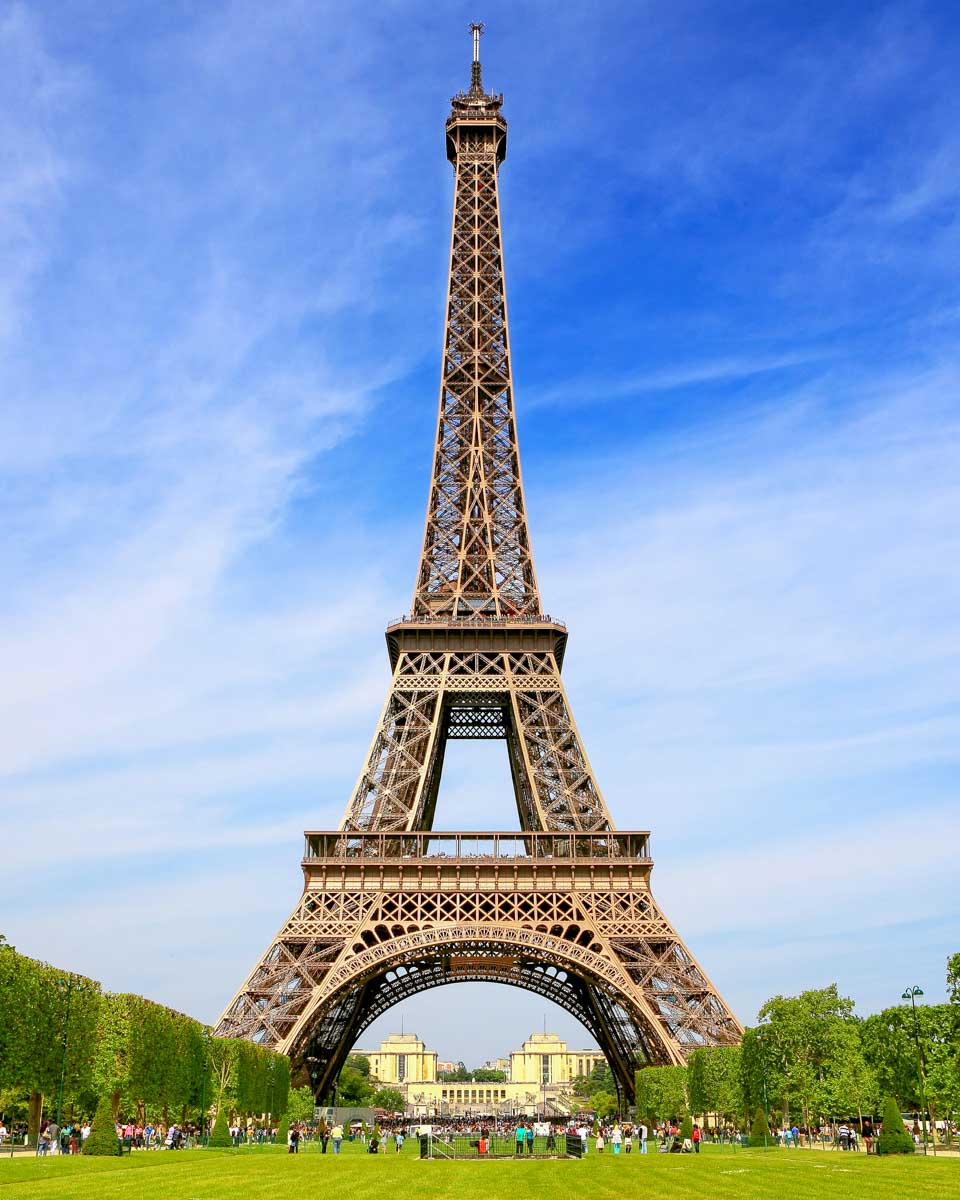 View-of-the-eiffel-tower-in-Paris-France