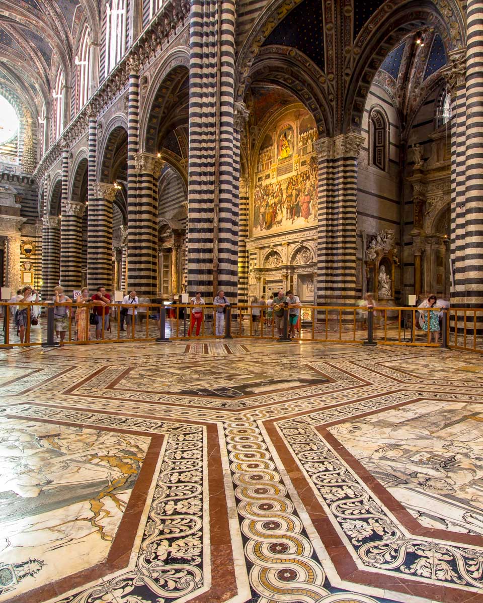 Duomo-di-Siena-interior-on-a-tour-of-Siena-Italy-from-Florence