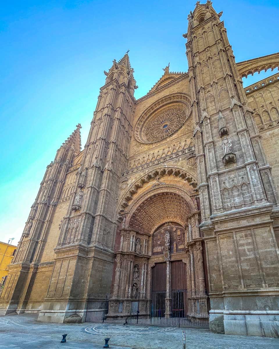 Catedral-Basilica-de-Santa-Maria-de-Mallorca aka La Seu-in-Palma-de-Mallorca-2