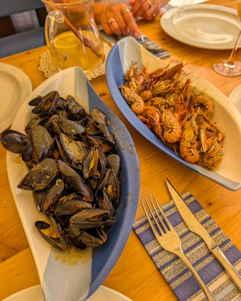 Clams-and-shrimp-prawn-food-eaten-in-Malaga Spain