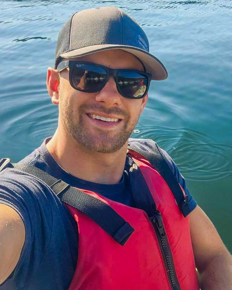 Daniel-takes-a-selfie-while-kayaking-on-Lake Brienz Switzerland