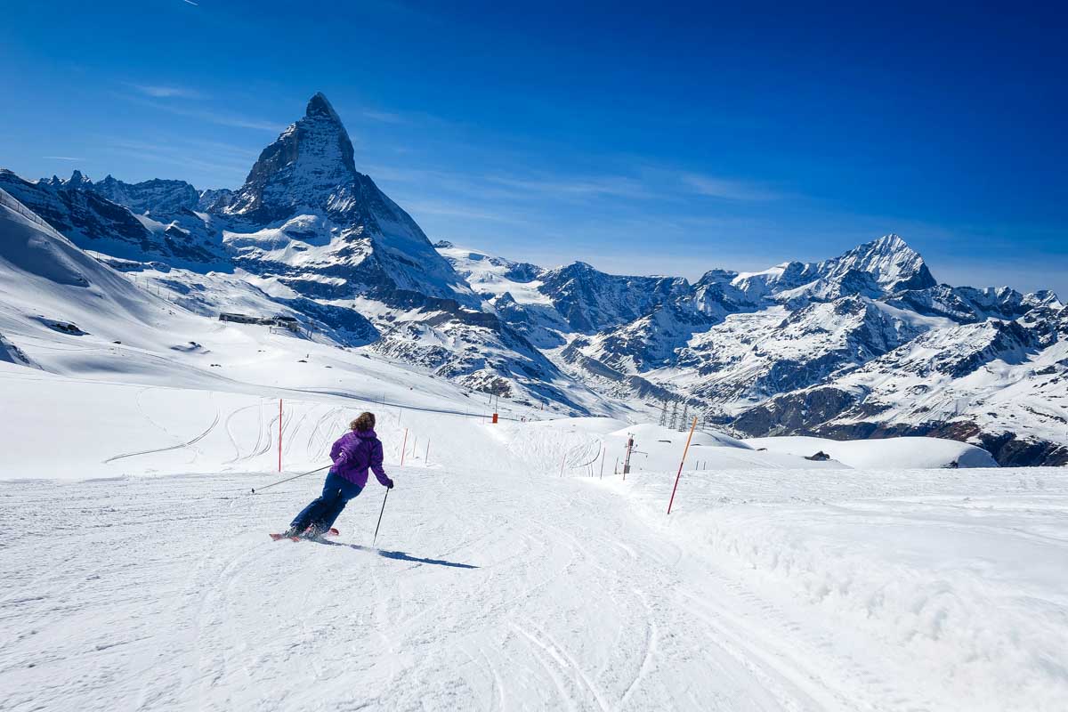 Female-skier-skiing-on-the-slopes-of-Matterhorn-near-Zermatt-Switzerland