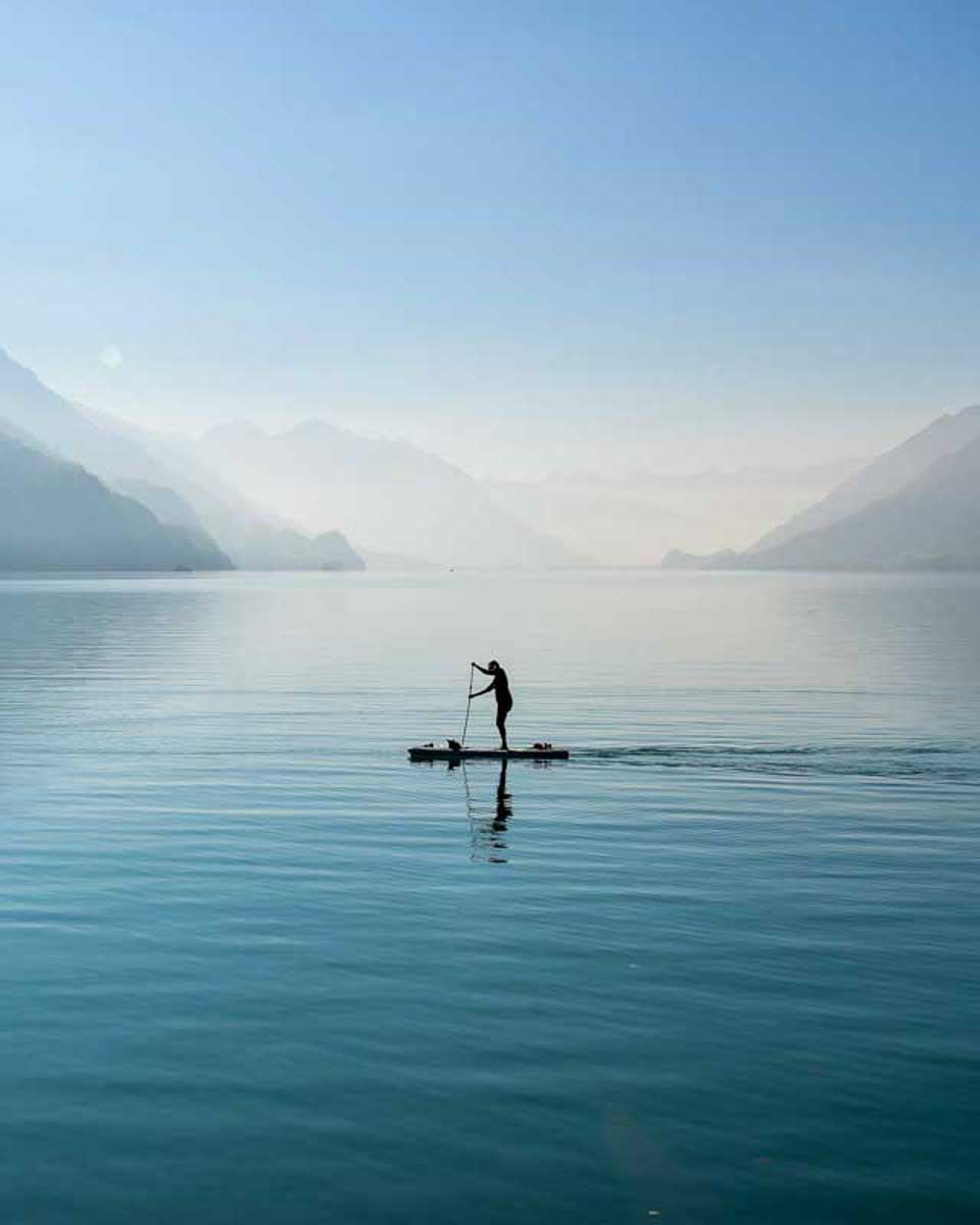 People-kayaking-on-Lake-Brienz-Switzerland