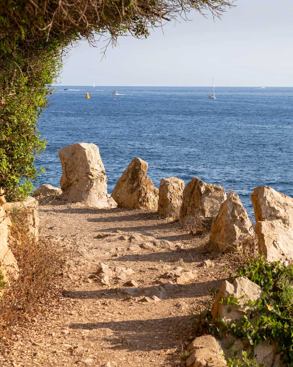 Scenic coastal walking path in Saint-Jean-Cap-Ferrat France (1)