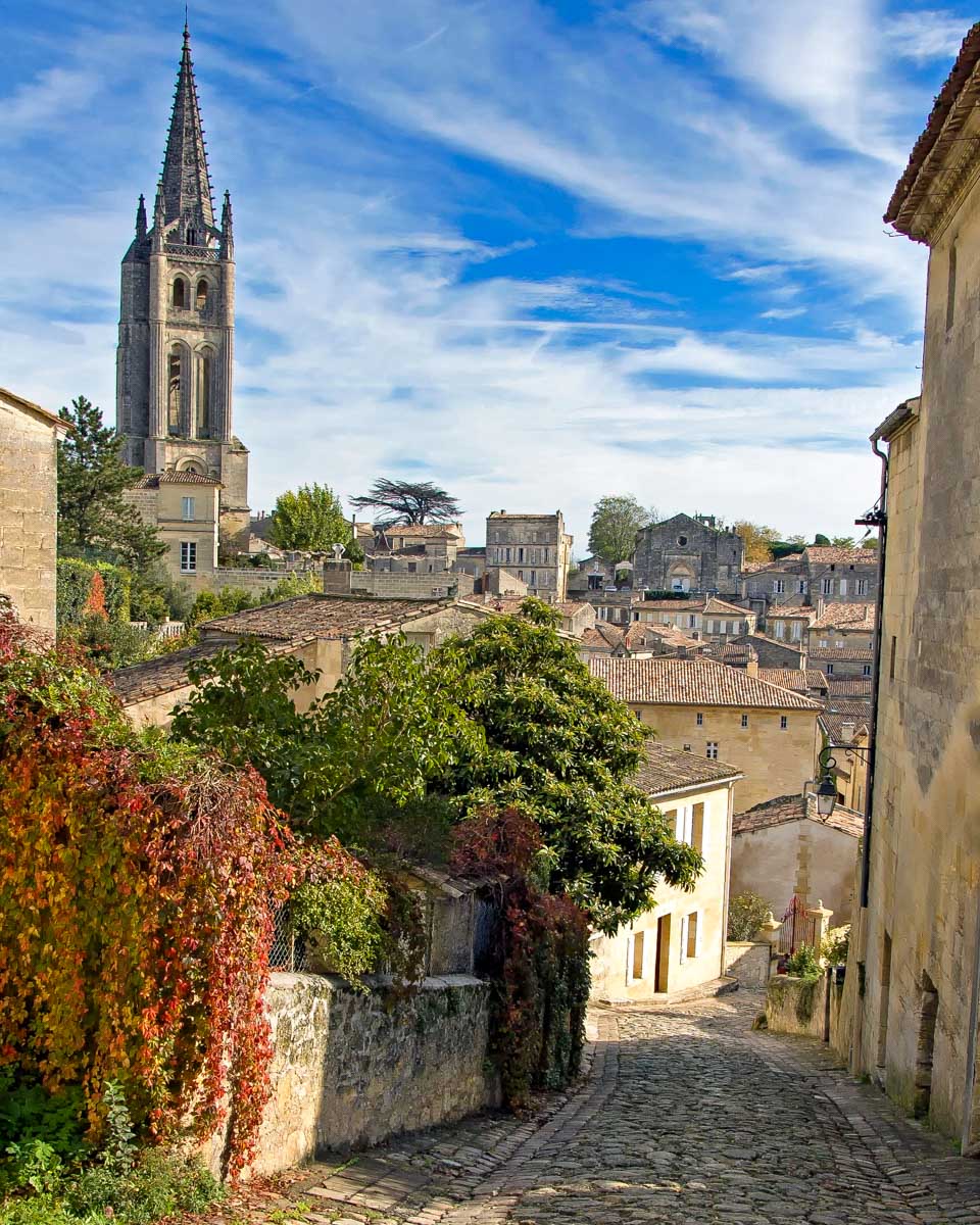 Streets-of-saint-emilion-on-a-wine-tour-France