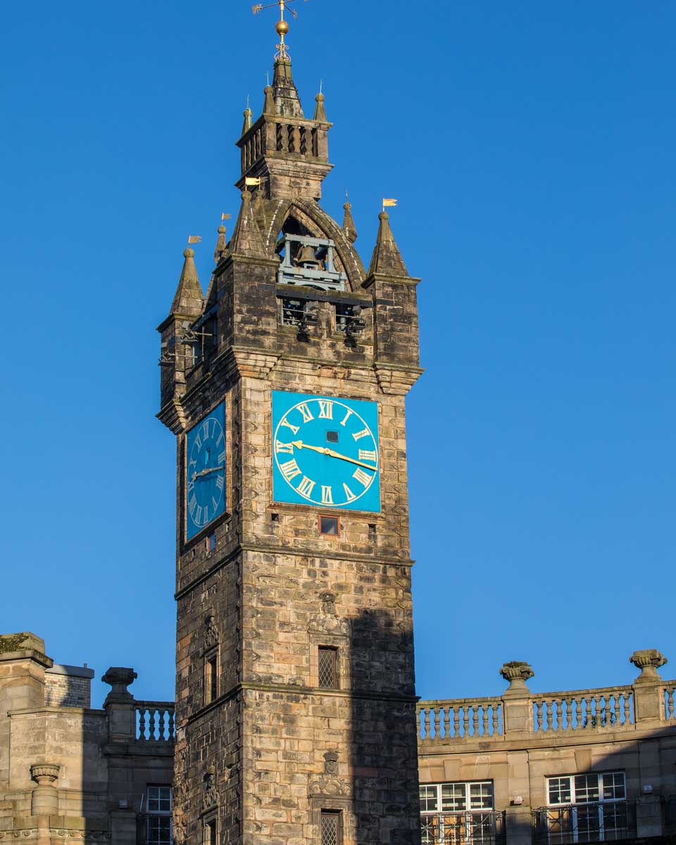 The-Tolbooth-Steeple-seen-on-a-sightseeing-tour-in-Glasgow-Scotland