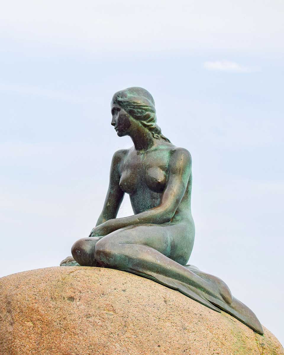 The-little-mermaid-statue-in-Copenhagen-Denmark