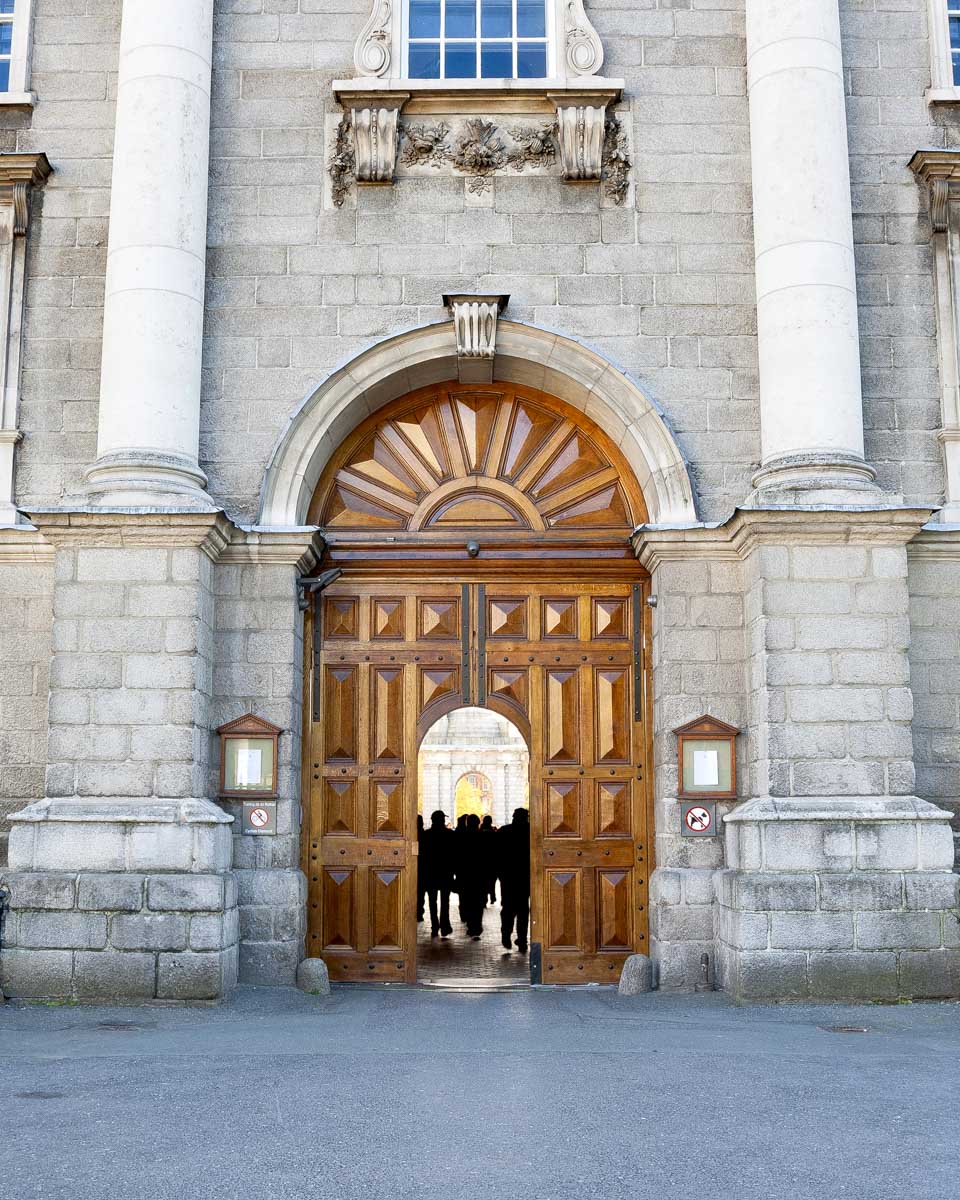 Trinity-College-entrance-in-Dublin-Ireland