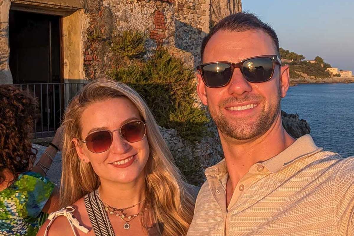 Bailey-and-Daniel-take-a-selfie-in-Portugal-on-the-Algarve-coast