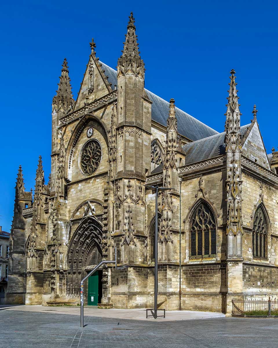 Basilica-of-St.-Michael-seen-on-a-tour-in-Bordeaux-France