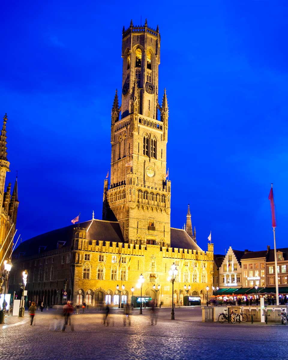 Belfry-Belfort-seen-at-night-in-Bruges-Belgium