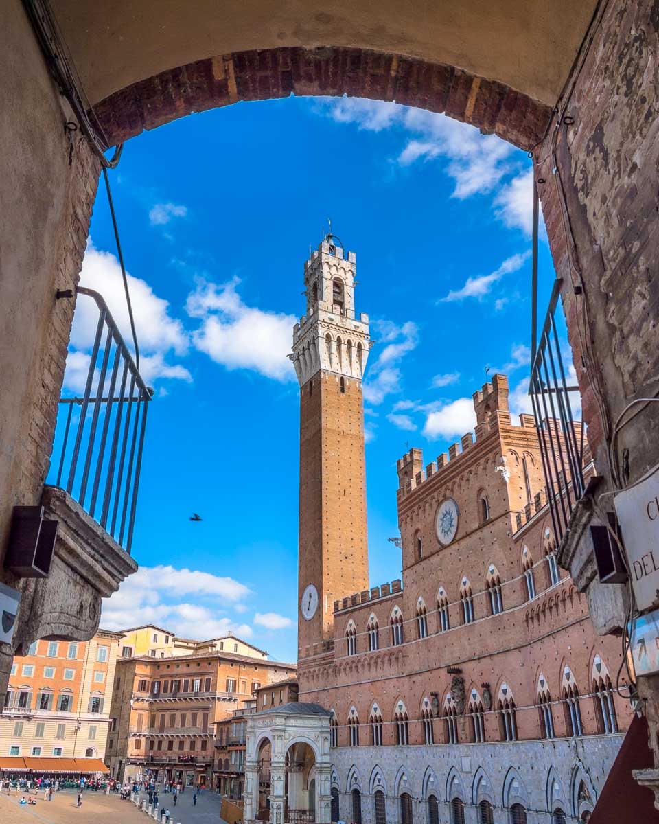Campo-Square-with-Mangia-Tower-Siena-Italy-on-a-tour-from-Florence
