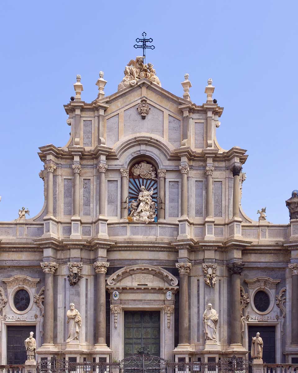 Catania-Cathedral-seen-on-a-tour-in-Catania-Sicily-Italy