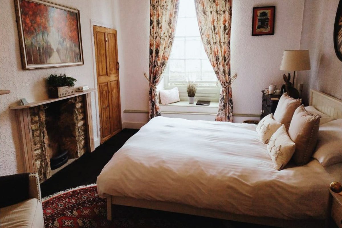 Chestnuts B&B in Cotswold England