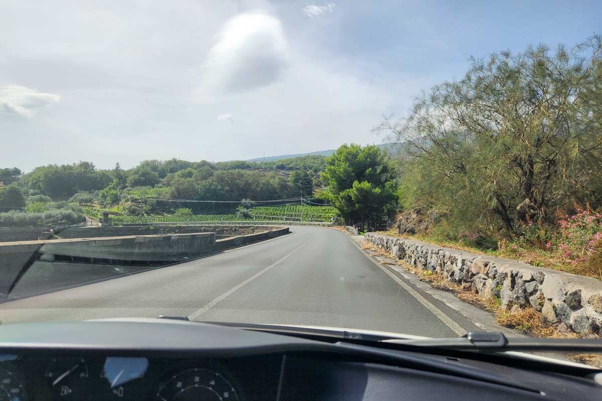 Country-views-from-the-rental-car-in-Italy-1