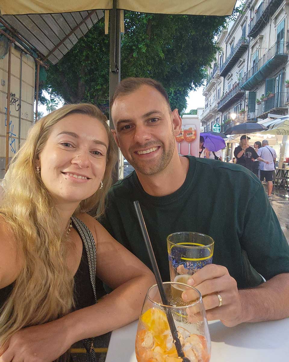 Daniel-and-Bailey-enjoy-an-Italian-aperitivo-in-Taormina