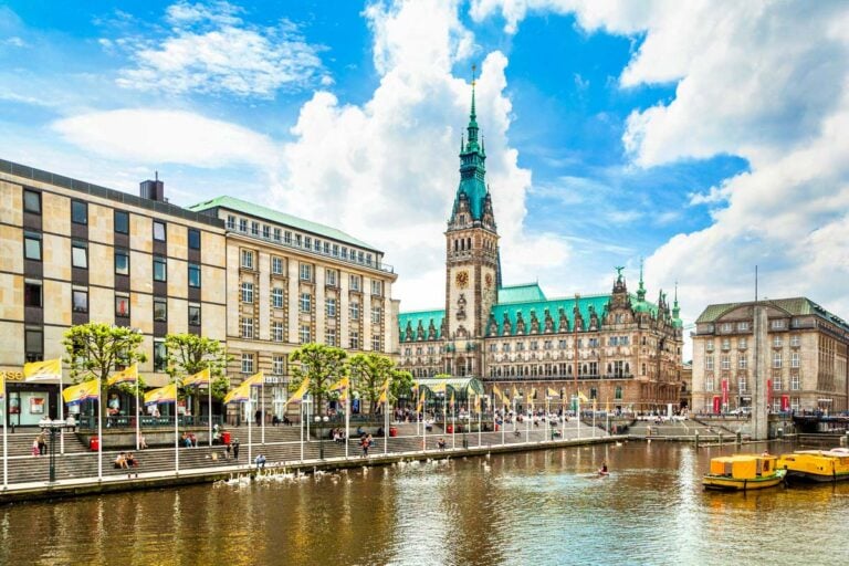 Hamburg Rathaus in the City Cenetr of Hamburg Germany (2)