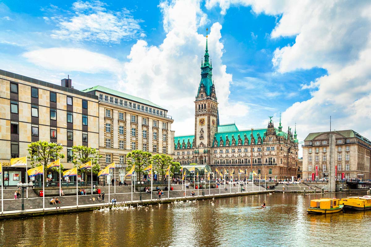 Hamburg Rathaus in the City Cenetr of Hamburg Germany (2)