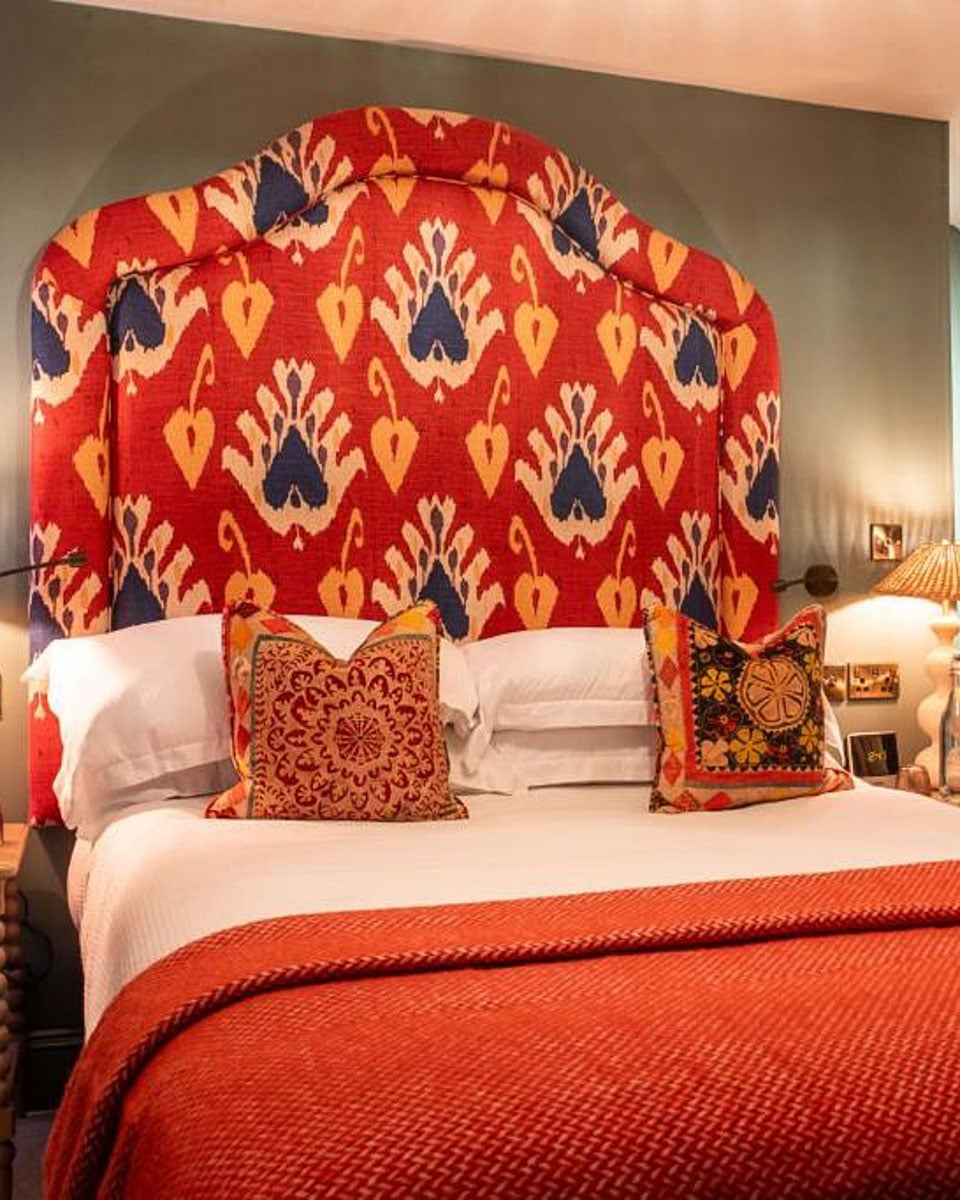 The Swan Hotel in Cotswold England 1