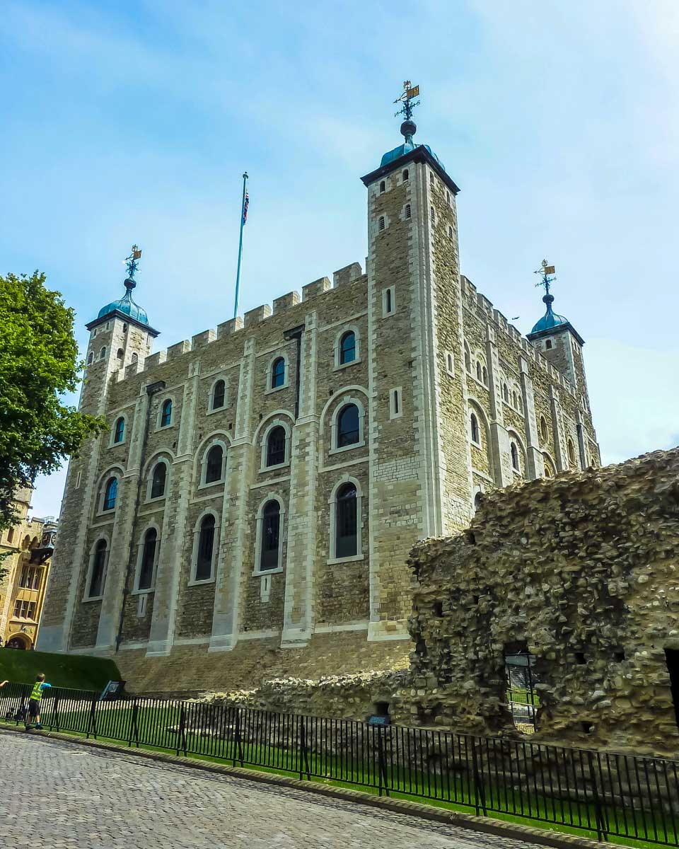 Tower-of-London-or-White-Tower-seen-on-a-tour-in-London-England