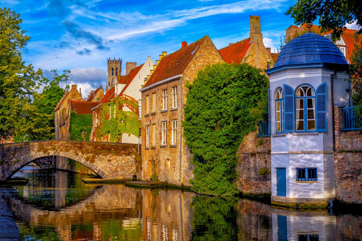View of the Burges Canal and houses along the bank