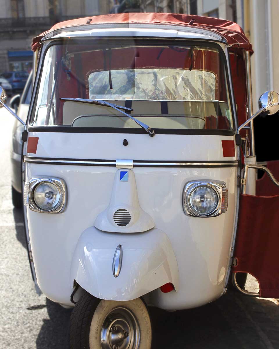 A-tuk-tuk-seen-on-a-tour-in-Bergamo Italy