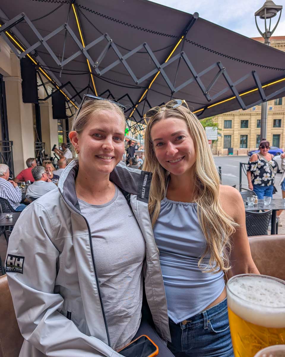 Bailey-and-friend-drink-beer-in-Berlin