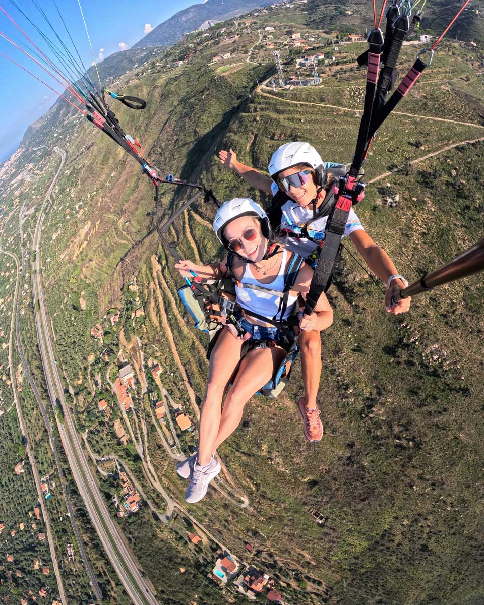 Bailey-paragliding-in-Cefalu-Italy