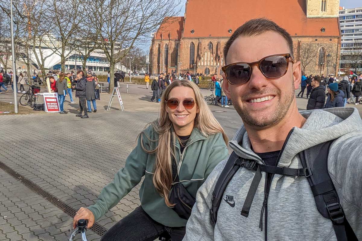 Daniel-and-Bailey-take-a-selfie-in-Belgrade-Serbia