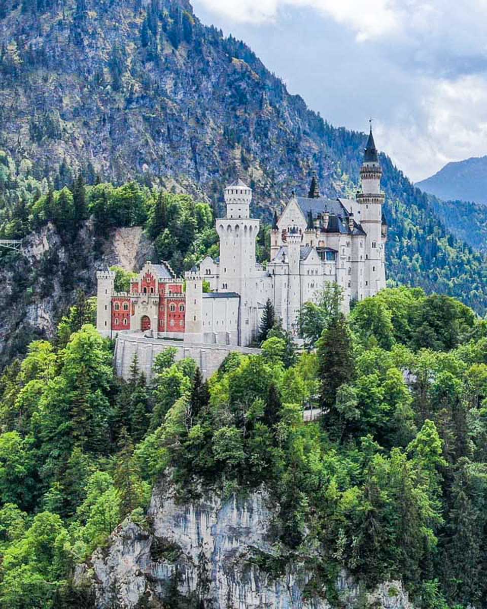 Famous-Neuschwanstein-Castle-in-Bavaria-Germany (1)