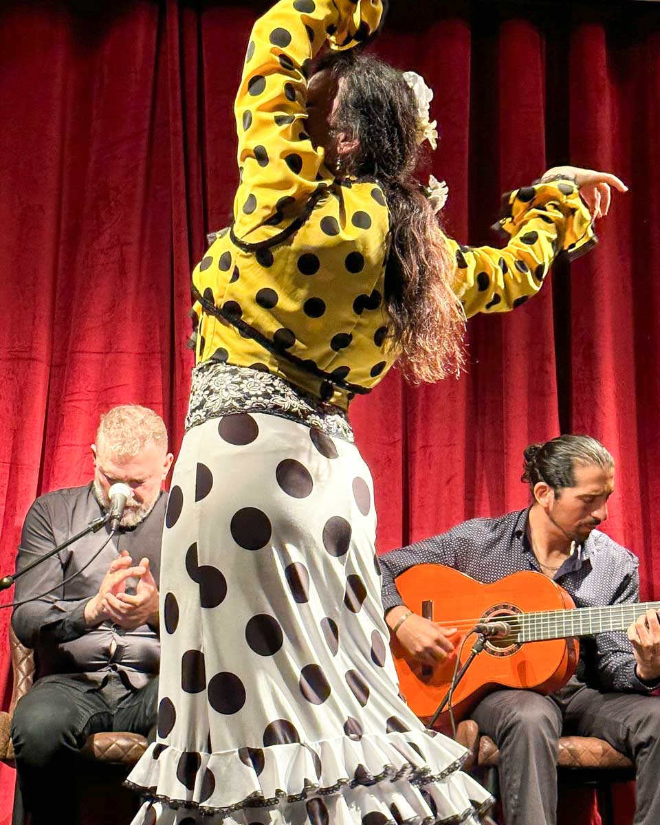 Flamenco-Casa-Sors-a-woman-dancing-flamenco-in-Barcelona-Spain