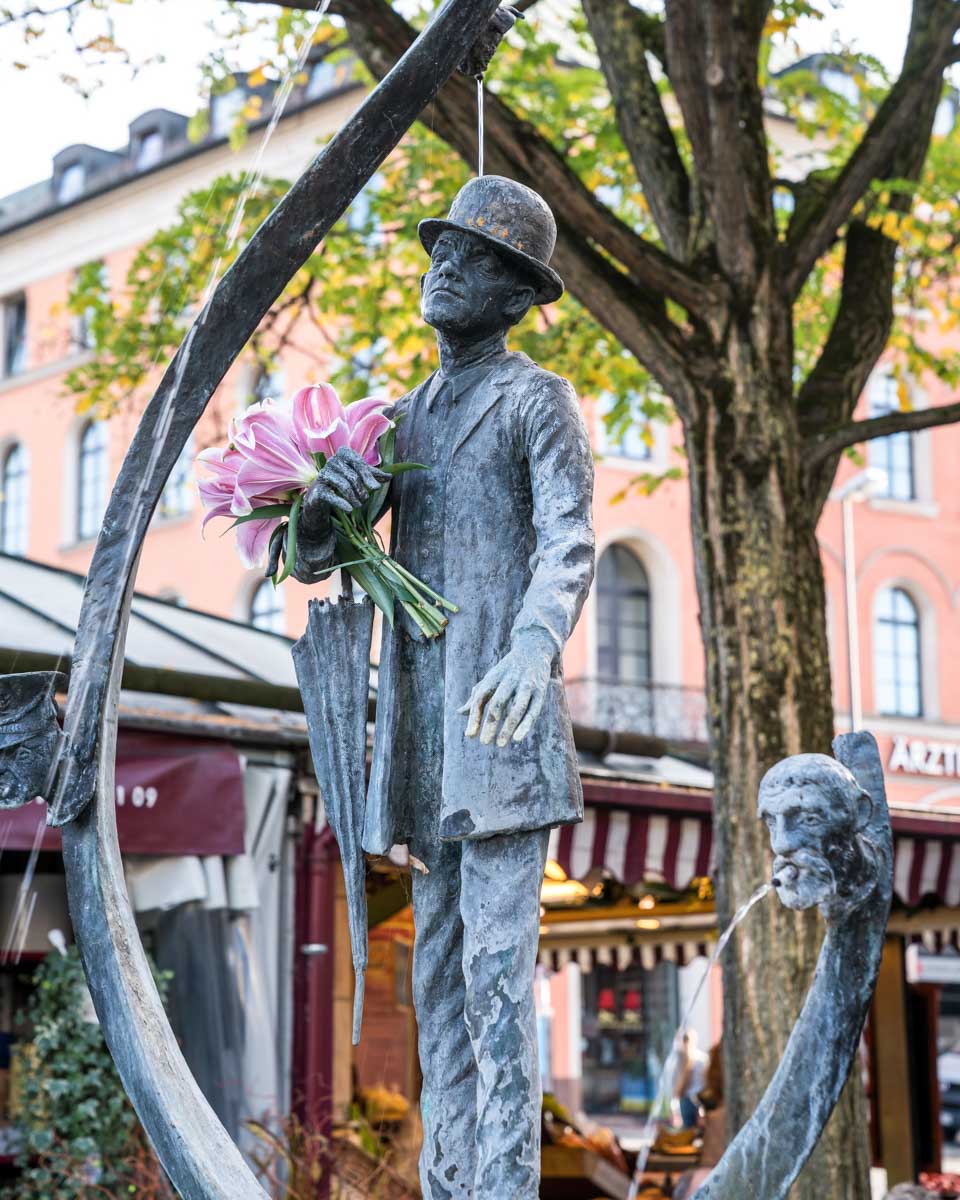 Statue in the viktualienmarkt, Munich_