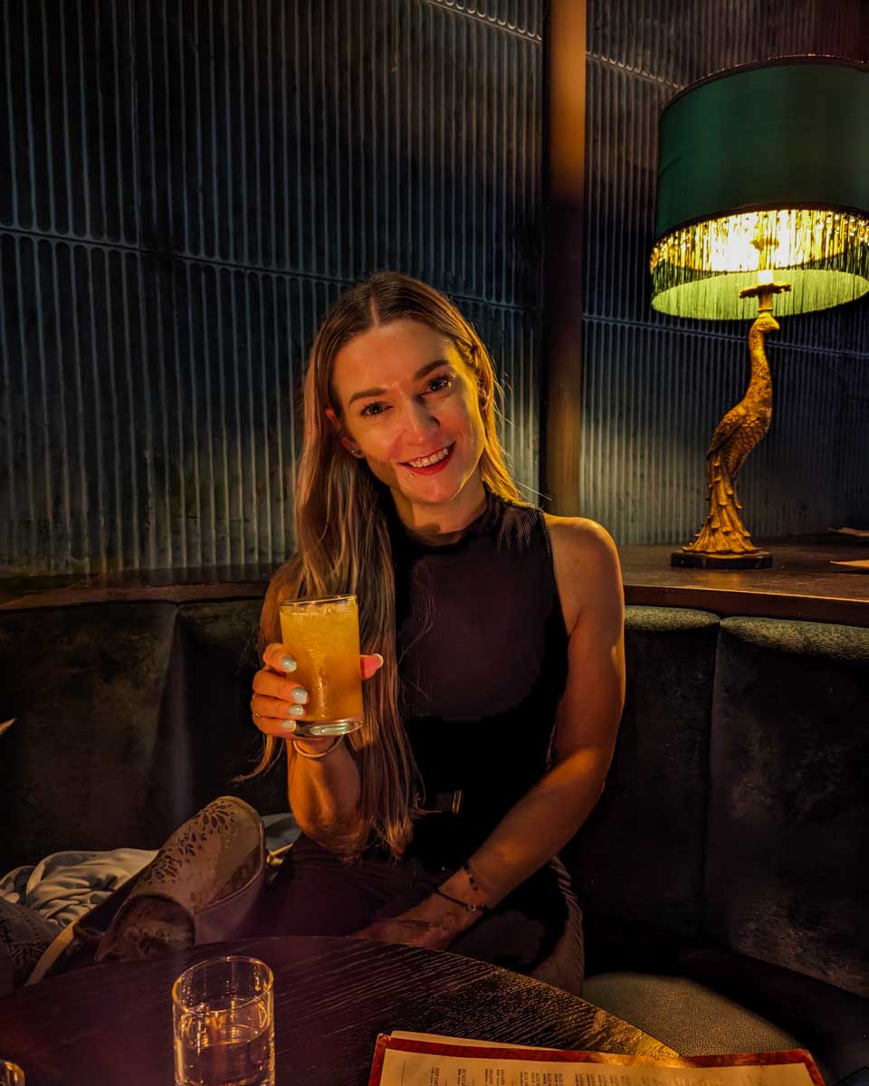Bailey-drinks-a-cocktail-in-Rotterdam Netherlands