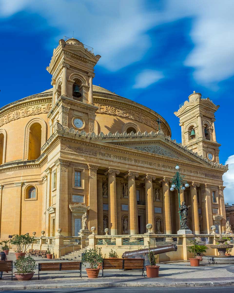 Mosta-Rotunda-seen-in-Malta-on-a-tour-of-Valletta