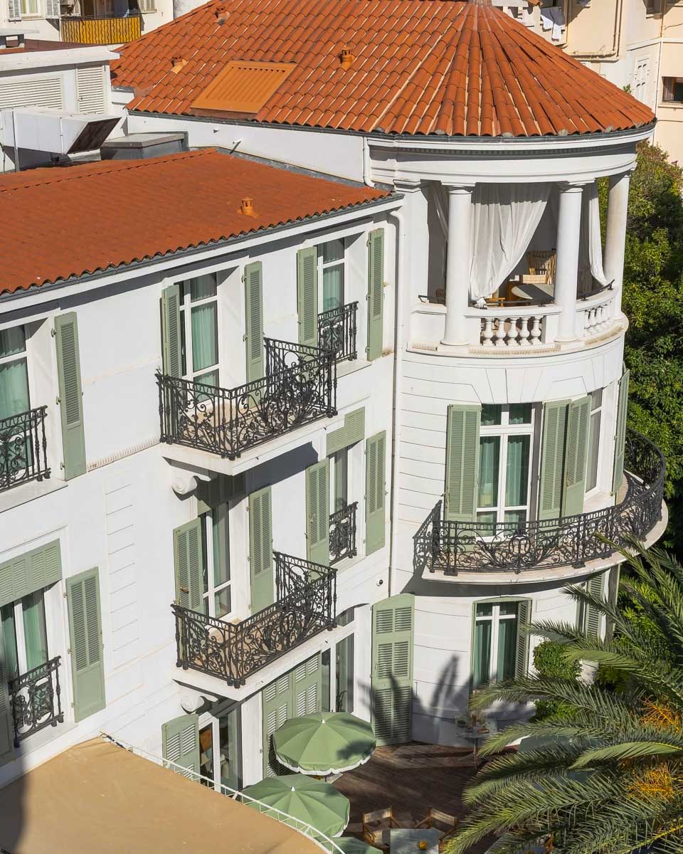 The outside of Hôtel & Spa Belle Plage in Cannes